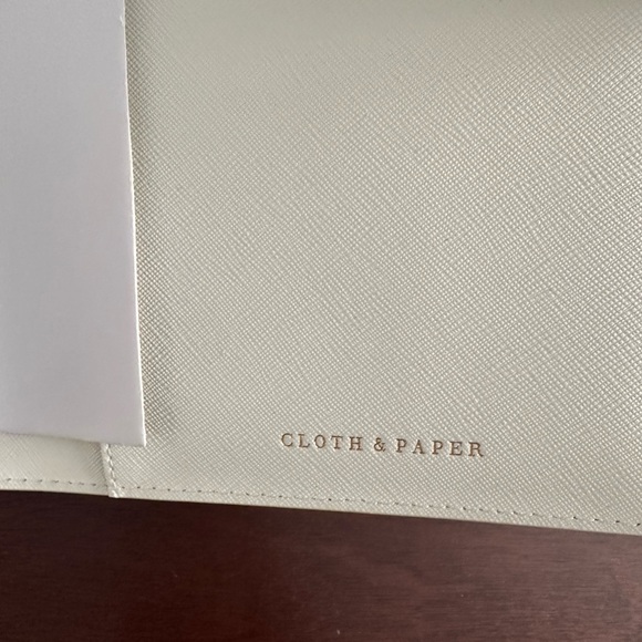 Brand New | Cloth and Paper | A5 6-Ring White Croc Leather Planner / Agenda - Picture 10 of 11
